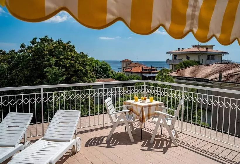 スタンダード４人部屋, Villa Dei Fiori   Sul Mare Con Piscina