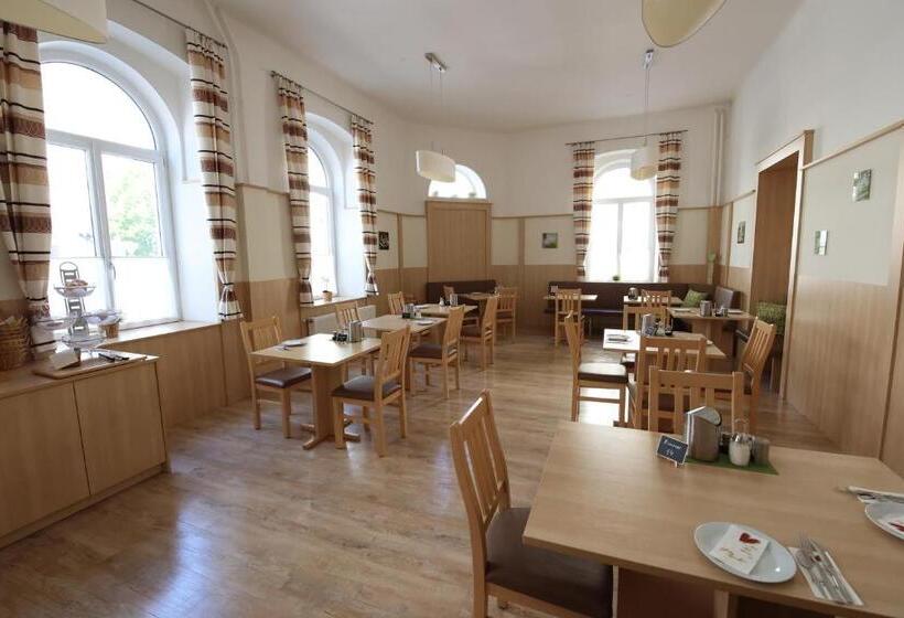 اتاق استاندارد یک نفره, Wilder Mann