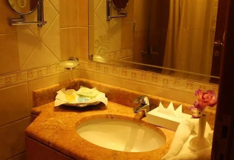 اتاق استاندارد سه نفره, Zowar Alalami Hotel فندق زوار العالمي