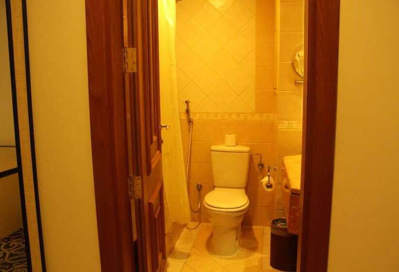 四人标准间, Zowar International