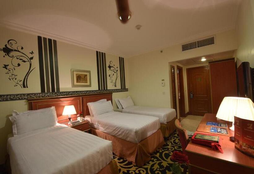 标准三人间, Zowar International