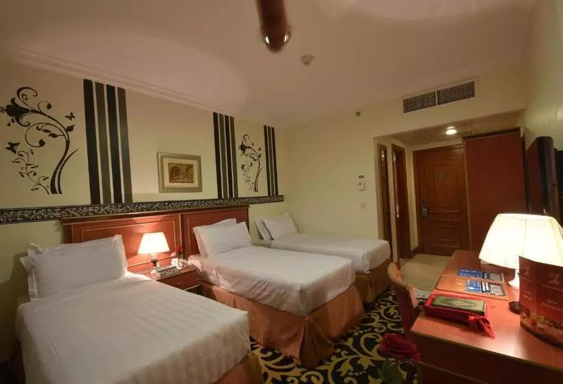 اتاق استاندارد سه نفره, Zowar Alalami Hotel فندق زوار العالمي