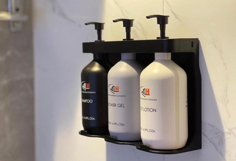 标准间, Zowar International