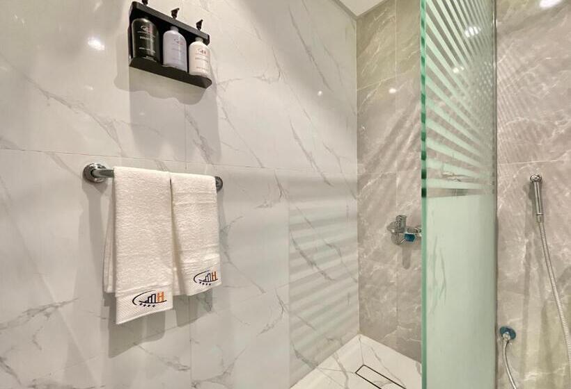 标准间, Zowar International