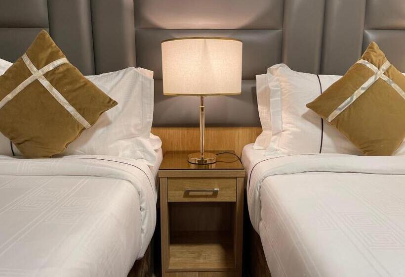 标准间, Zowar International