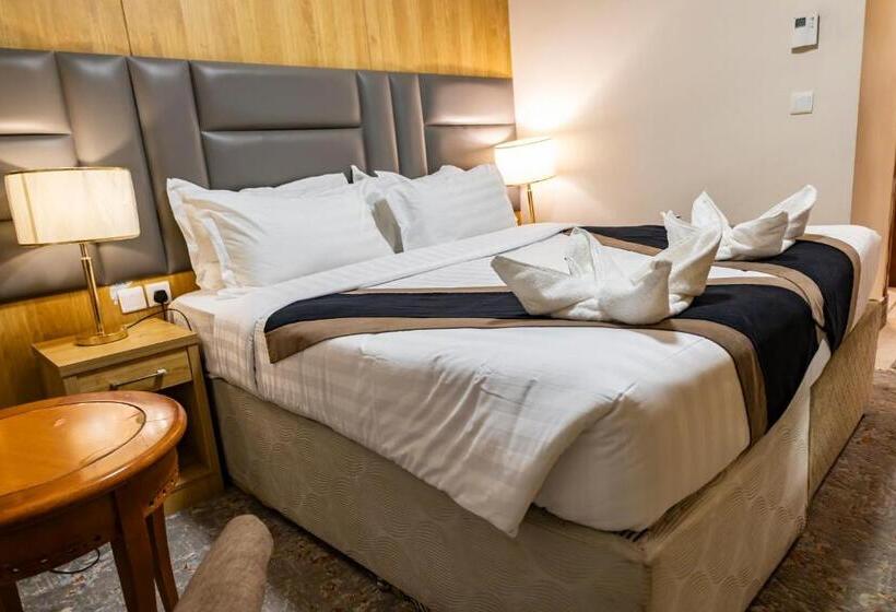 带大床的豪华间, Zowar International