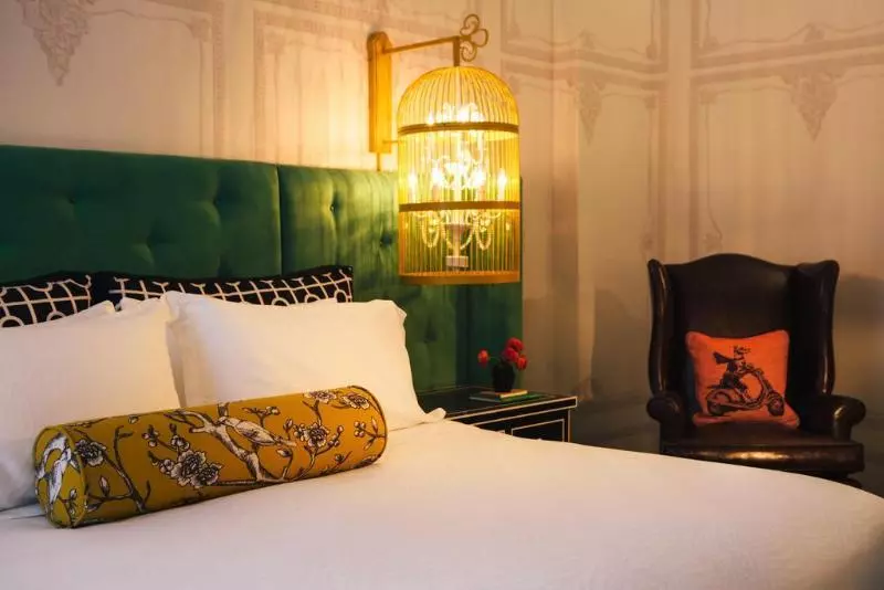 キングサイズベッドのスタンダードルーム, Kimpton Hotel Monaco Pittsburgh, An Ihg