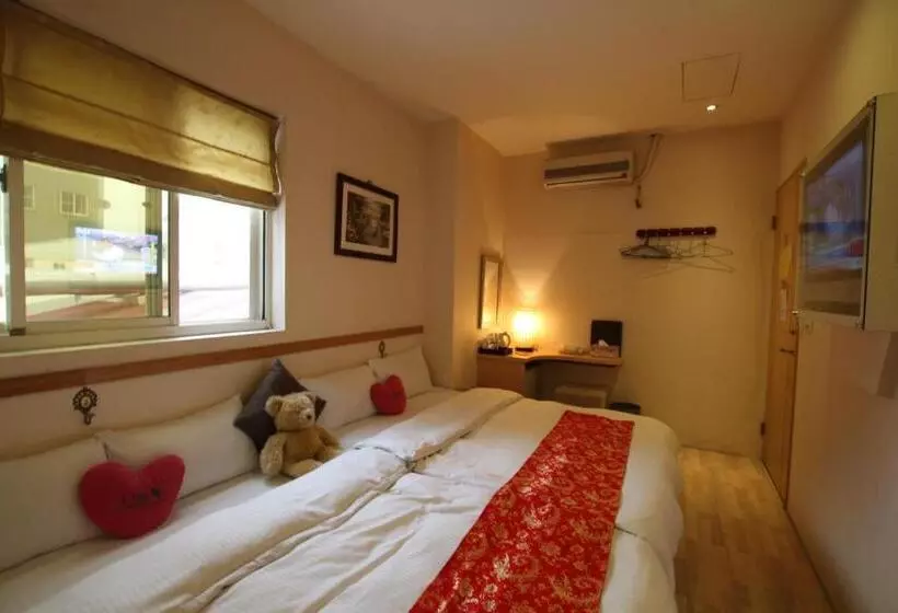 اتاق سوپریور چهار تخته, Tanxiang Resort Hotel Sun Moon Lake Harbour   Sun Moon Lake Pier