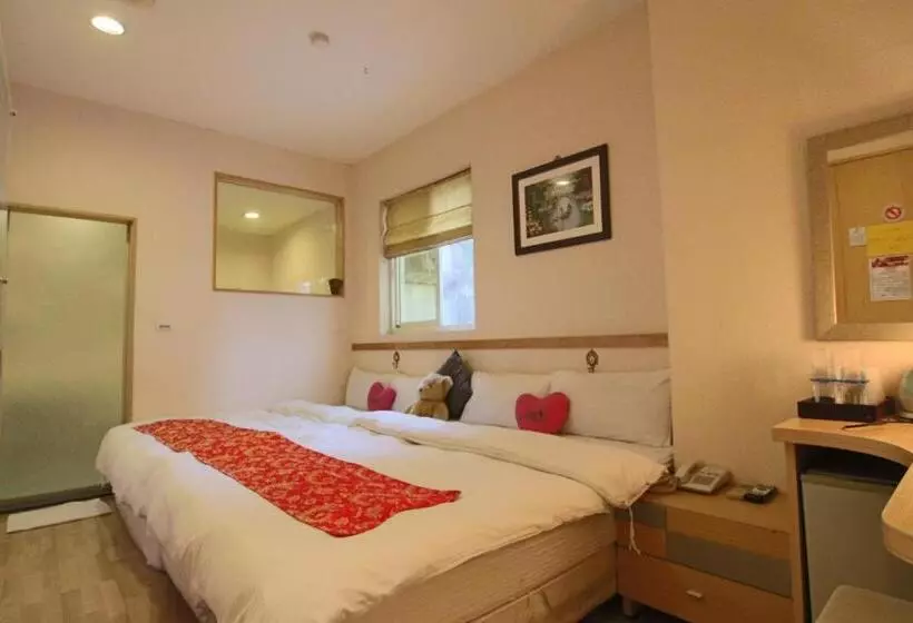 اتاق لوکس سه تخته, Tanxiang Resort Hotel Sun Moon Lake Harbour   Sun Moon Lake Pier