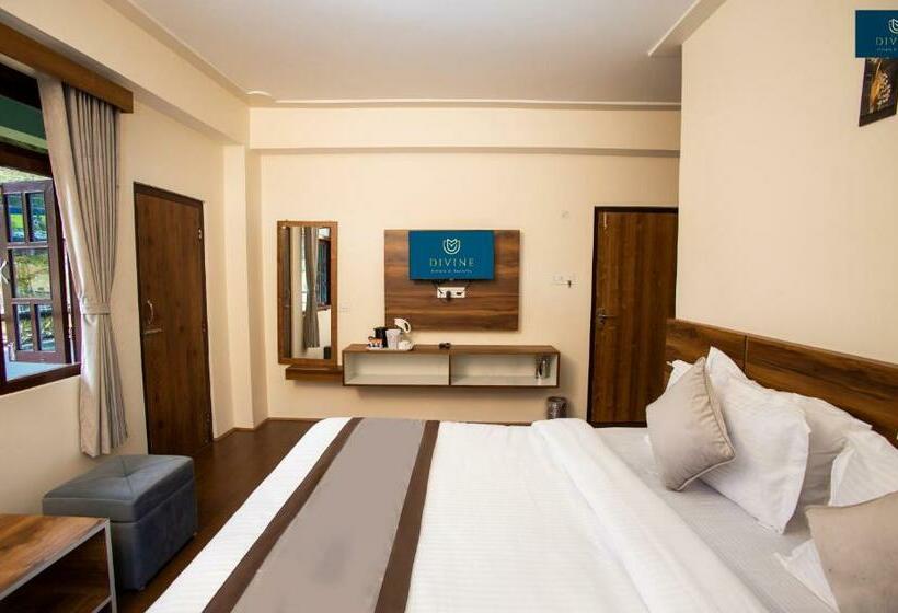 Quarto Deluxe, Divine S The Elite Zong