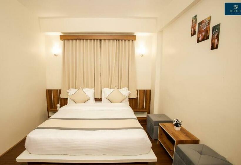 Quarto Deluxe, Divine S The Elite Zong