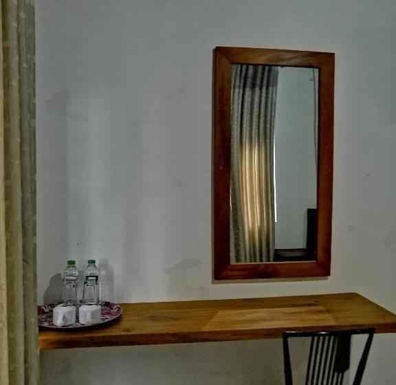 Standard Room, Elepath Lodge  Pinnawala