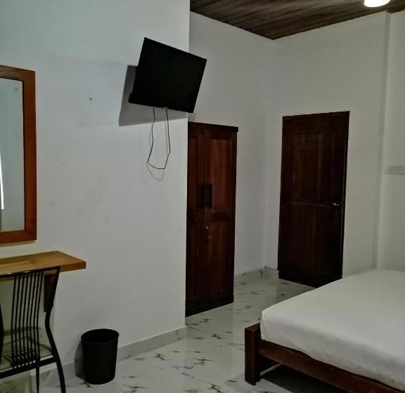 Standard Room, Elepath Lodge  Pinnawala