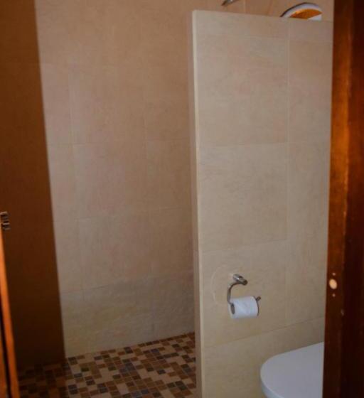 デラックススタジオ, El Mesón De Doña Josefina