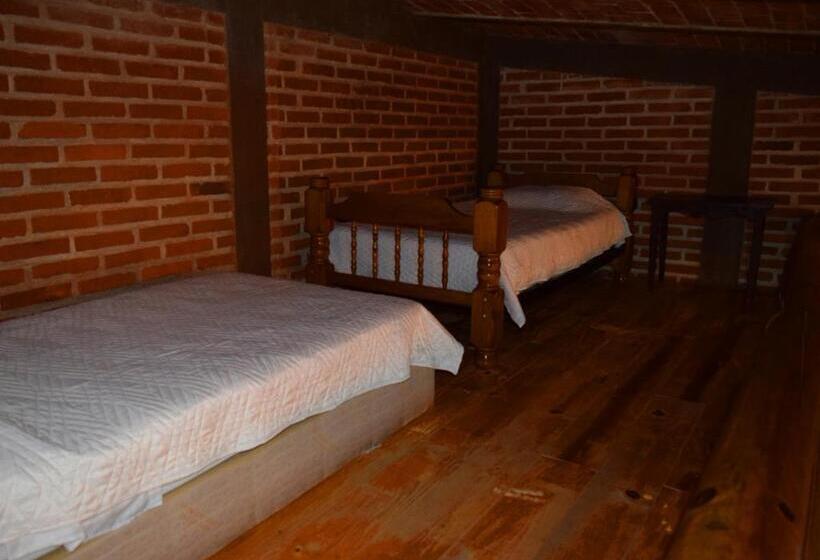 スタンダードスタジオ, El Mesón De Doña Josefina