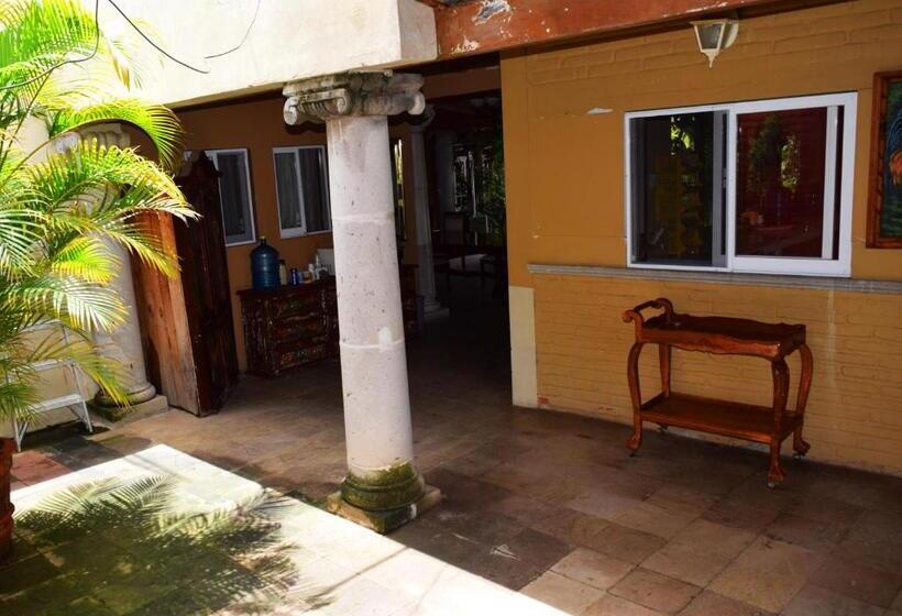 スタンダードルーム, El Mesón De Doña Josefina