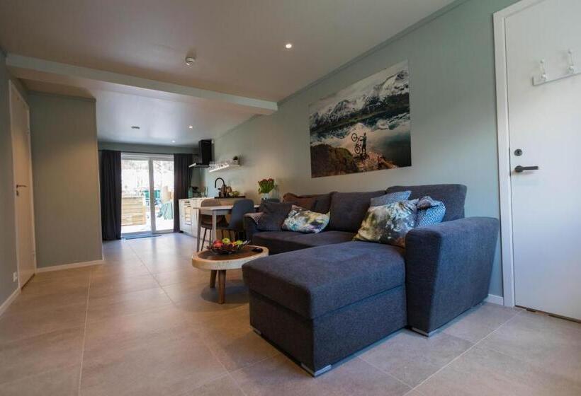 דירת חדר, Lodgen Stryn