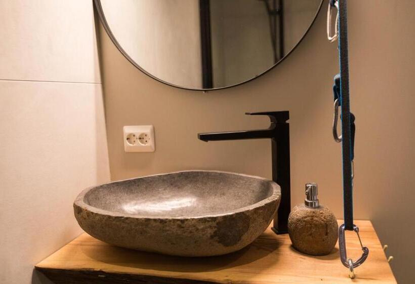 דירת חדר, Lodgen Stryn