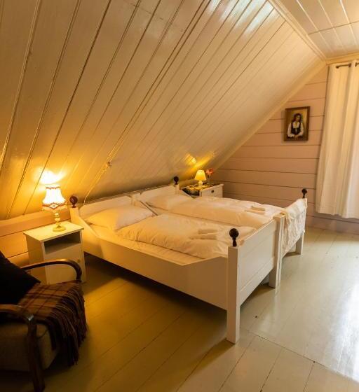 חדר סטנדרט חדר אמבטיה משותף, Lodgen Stryn