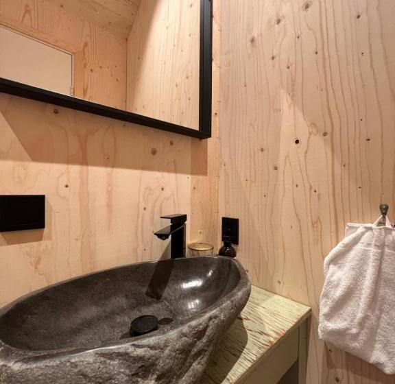 חדר סטנדרט חדר אמבטיה משותף, Lodgen Stryn