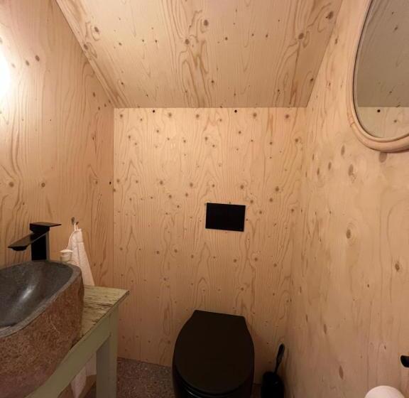 חדר סטנדרט חדר אמבטיה משותף, Lodgen Stryn