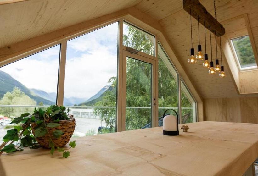 חדר סטנדרט חדר אמבטיה משותף, Lodgen Stryn