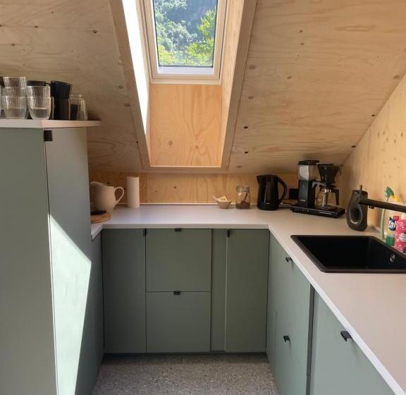 חדר סטנדרט חדר אמבטיה משותף, Lodgen Stryn