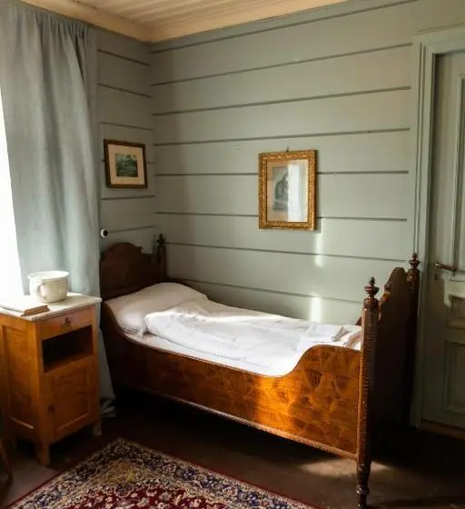 バスルーム共有のトリプルスタンダード, Lodgen Stryn