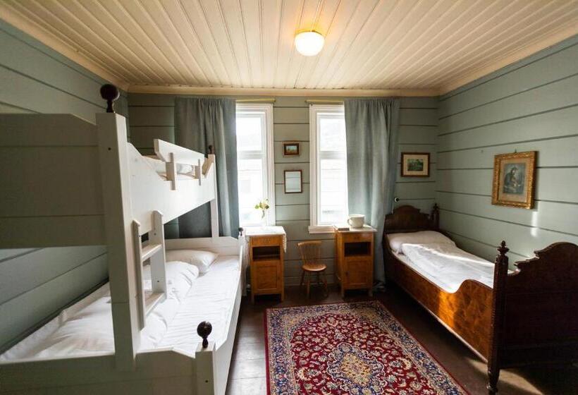 バスルーム共有のトリプルスタンダード, Lodgen Stryn