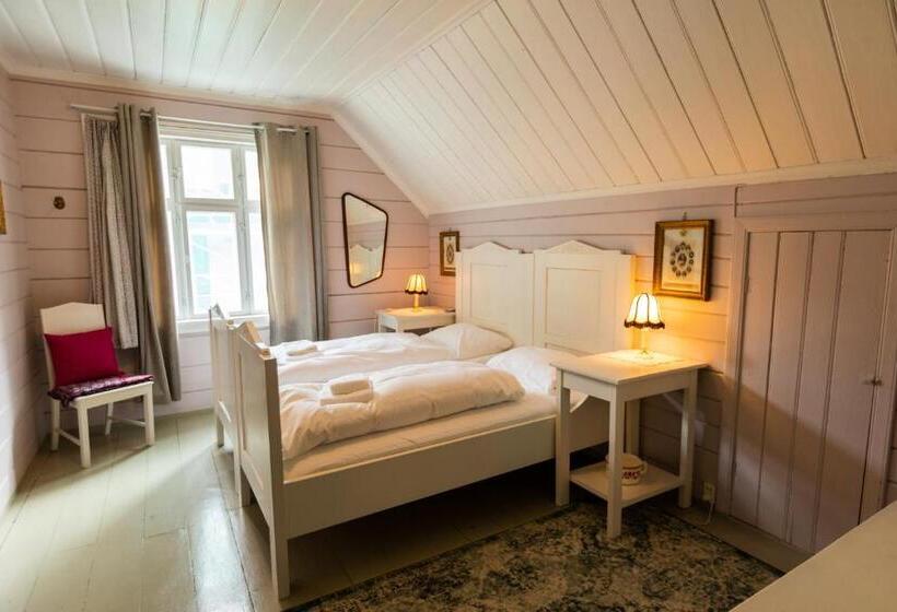 חדר סטנדרט חדר אמבטיה משותף, Lodgen Stryn