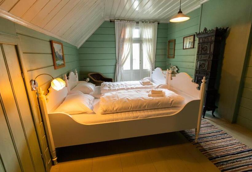 חדר סטנדרט חדר אמבטיה משותף, Lodgen Stryn