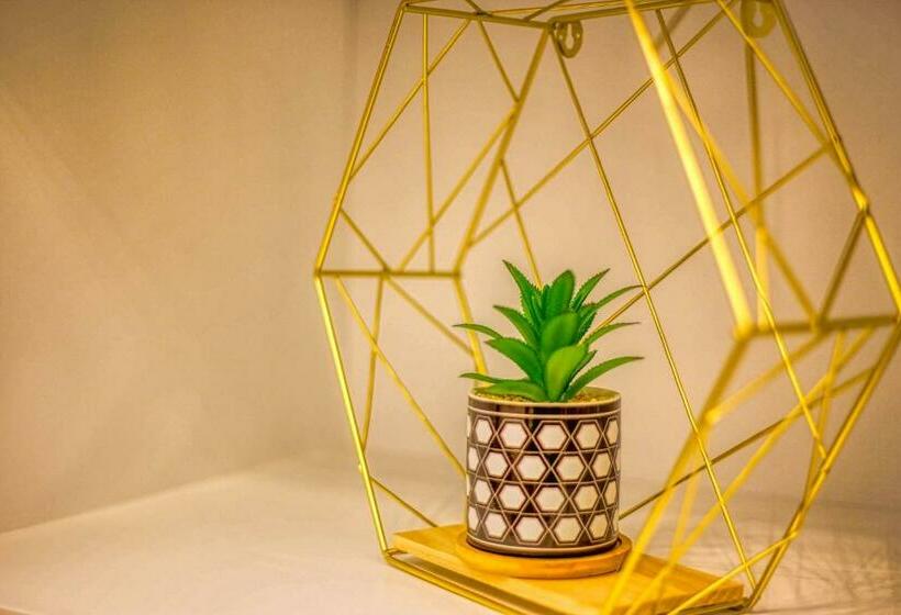 חדר דחוקס עם מיטת קינג, The Niche By Dbi 10 Minutes To The Beach