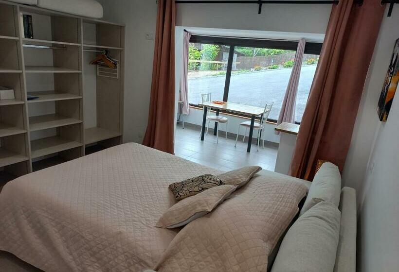 غرفة قياسية مطلّة علي الحديقة, La Casa Bed&breakfast Entrée Indépendante 26m2 Calme Proche De Tout Wifi Parking Privé Jardin Terras