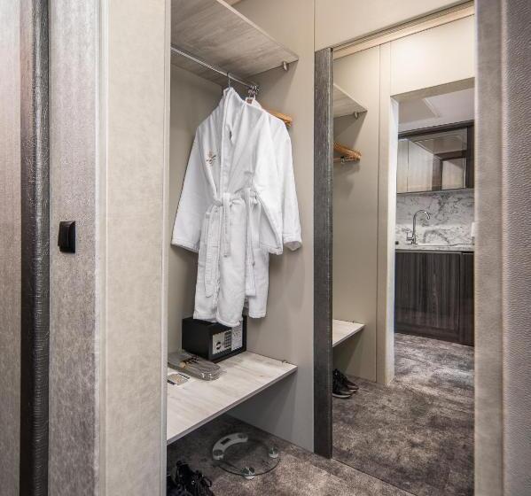 إستوديو قياسى, гранд хотел княз павел