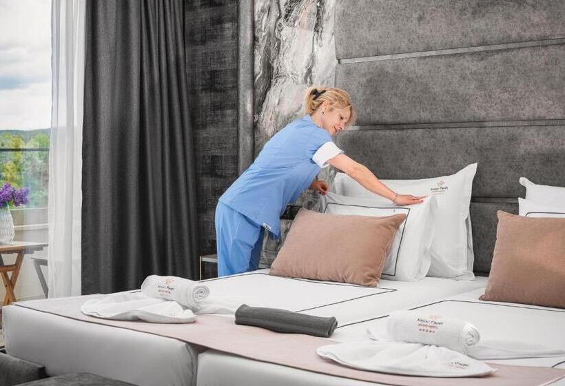 إستوديو قياسى, гранд хотел княз павел