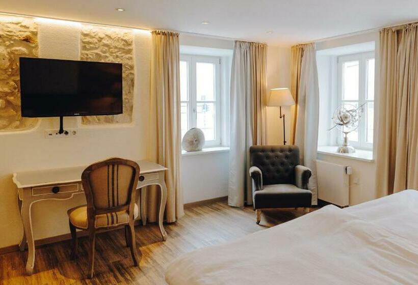 חדר סטנדרט, Little 7   Boutique