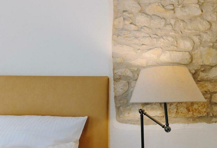 חדר סטנדרט, Little 7   Boutique