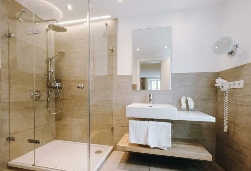 חדר סטנדרט, Little 7   Boutique