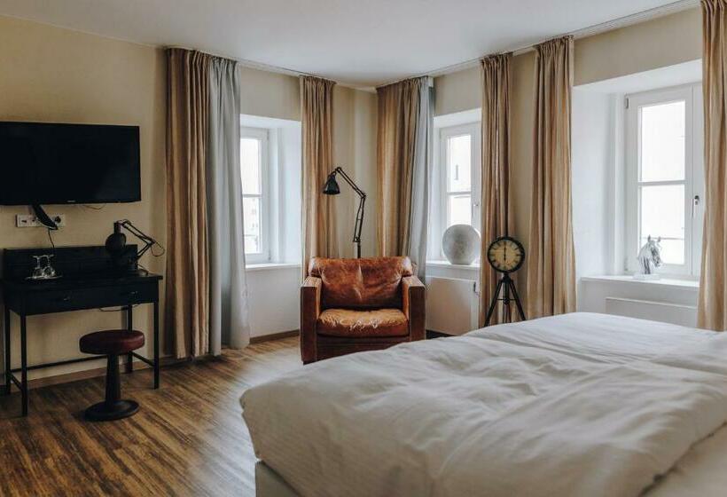 Quarto Estandar, Little 7   Boutique