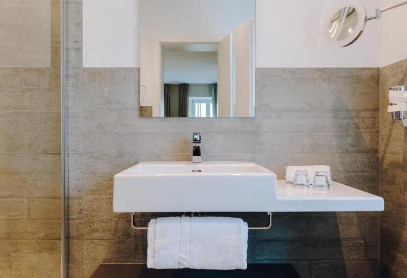 Quarto Estandar, Little 7   Boutique