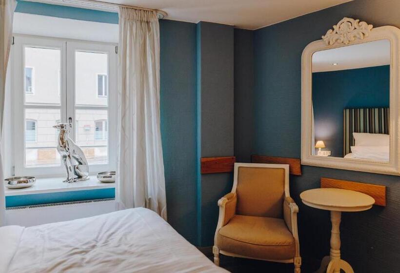 חדר בסיסי, Little 7   Boutique