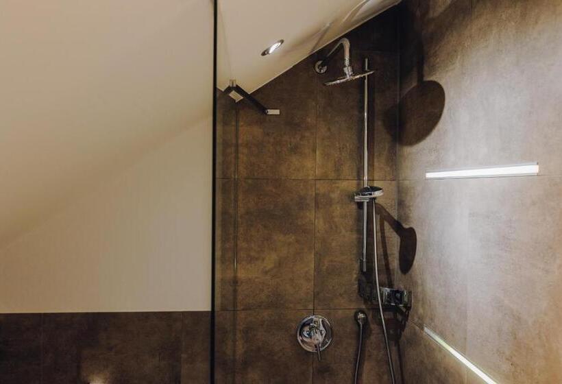 חדר דלוקס, Little 7   Boutique