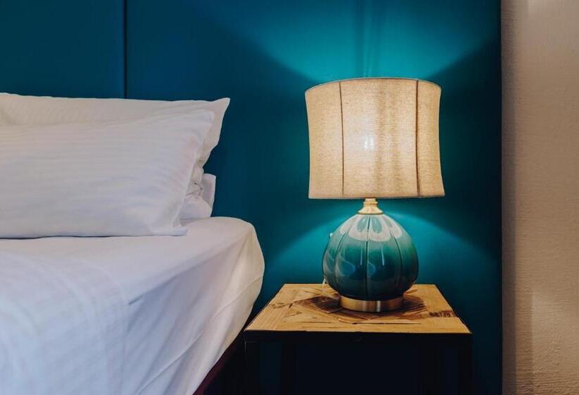 סוויטה, Little 7   Boutique