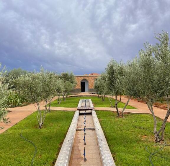 اتاق استاندارد با چشمانداز باغ, Ighiz Inn Resort