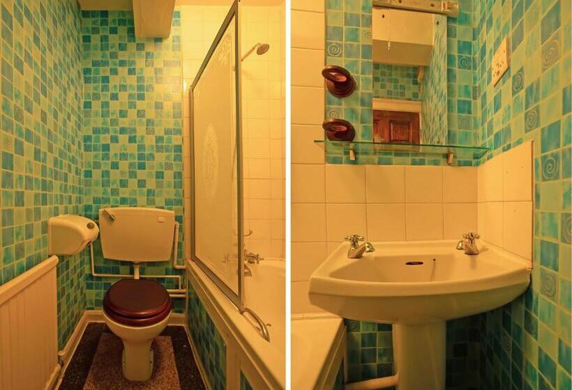 스탠다드 싱글 룸, Great White Horse