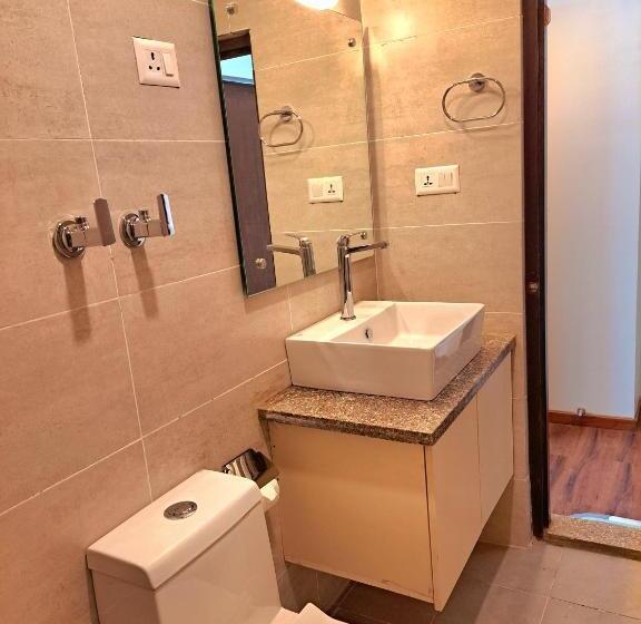 اتاق لوکس, Rodeos Inn