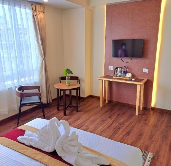 اتاق لوکس, Rodeos Inn