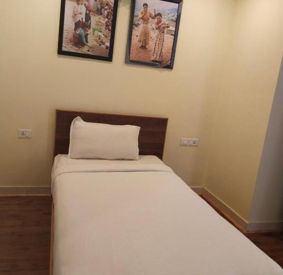 اتاق عادی یک تخته, Rodeos Inn