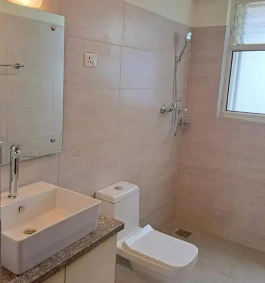 سوییت خانوادگی, Rodeos Inn