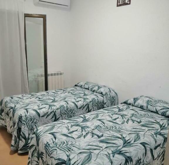 חדר משפחתי, La Callejuela